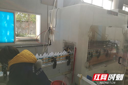 湖南最大消殺用品企業(yè)復(fù)工 日產(chǎn)15噸84消毒液 2噸醫(yī)用酒精